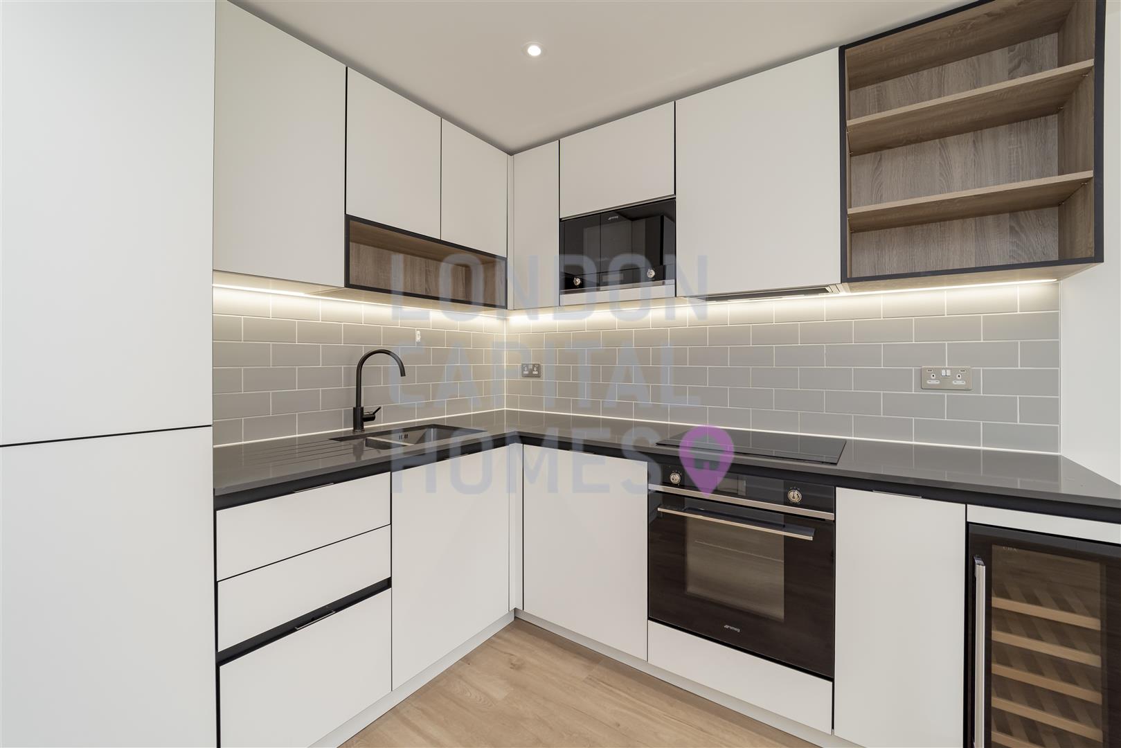 2 bed property in Fairbank House, 13 Beaufort Square, London
